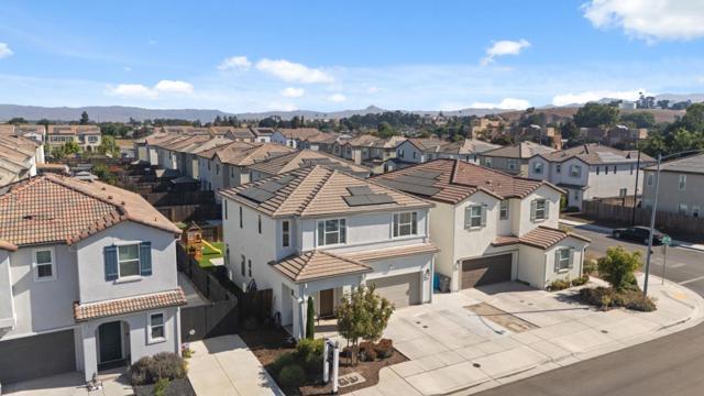 1060 Jan Avenue, Hollister CA: https://media.crmls.org/mediaz/a66775de-2249-402f-9d11-3d74c38df1fe.jpg