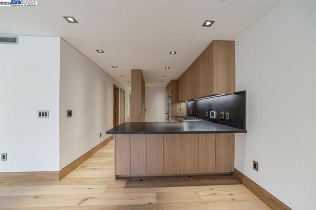 1208 Stanyan St, San Francisco CA: https://media.crmls.org/mediaz/a6687361-f6b1-4bfe-9e67-cdb30d015847.jpg