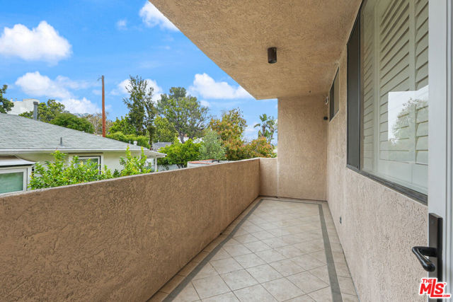 930 N Wetherly Drive, West Hollywood CA: https://media.crmls.org/mediaz/a668775a-5178-451e-a2a3-3821bfc8f144.jpg