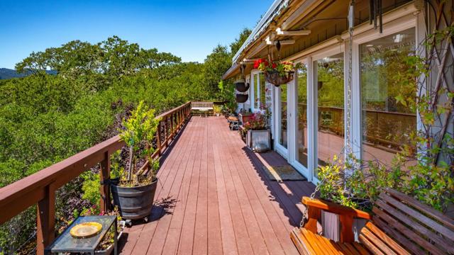 15 Kiowa Court, Portola Valley CA: https://media.crmls.org/mediaz/a6689e1c-7895-46d9-99df-87c362009e1b.jpg
