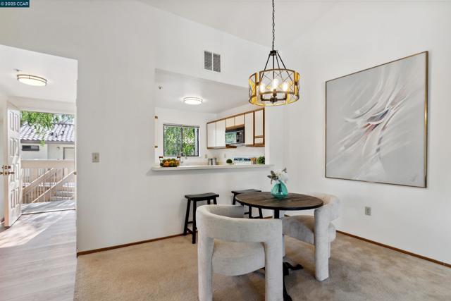 1731 S Villa Way, Walnut Creek CA: https://media.crmls.org/mediaz/a668ad13-689f-4105-86cb-15fcc8cbdb53.jpg