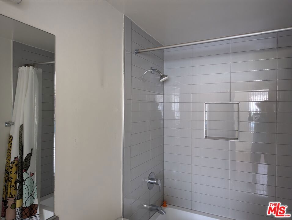 https://media.crmls.org/mediaz/a6696fea-3ec5-4ab9-9118-e2036d780062.jpg?preset=X-Large