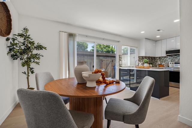 4672 Balboa Way, Fremont CA: https://media.crmls.org/mediaz/a6697b79-10f4-4c23-9b45-637b3e74456e.jpg