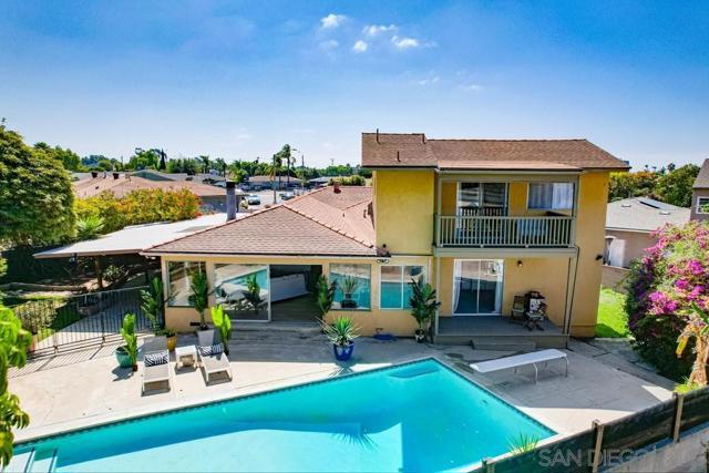 185 Corte Helena Avenue, Chula Vista CA: https://media.crmls.org/mediaz/a669a7f9-d88e-4357-b8fc-393aea492519.jpg