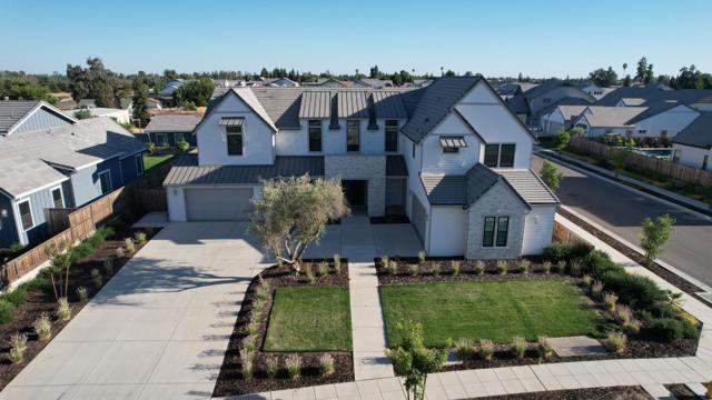 1734 Lester Avenue, Clovis CA: https://media.crmls.org/mediaz/a669e786-5d3d-43ab-a15a-d145395d480c.jpg
