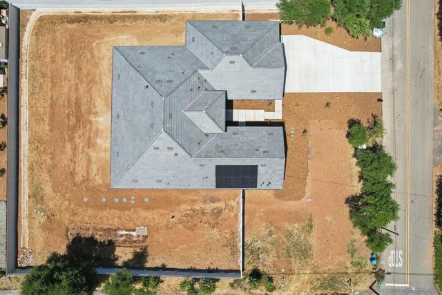 2745 Alexander Dr, Escondido CA: https://media.crmls.org/mediaz/a66a1640-fcc7-4b9a-991a-91b05138db9d.jpg