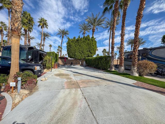 80394 Avenue 48, Indio CA: https://media.crmls.org/mediaz/a66a1e9c-9aa7-450a-8c7d-afe20328395c.jpg