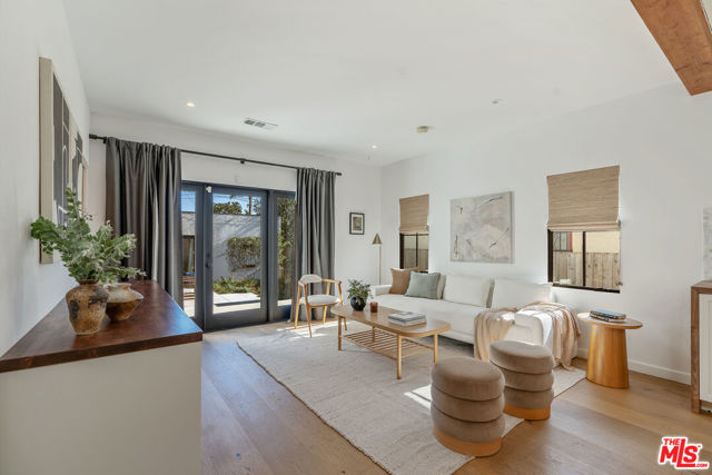 1280 S Sycamore Avenue, Los Angeles CA: https://media.crmls.org/mediaz/a66b0b2e-b402-4eb4-ac78-c5c7830ca531.jpg