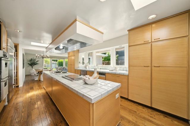263 W Oakwood Boulevard, Redwood City CA: https://media.crmls.org/mediaz/a66b0c4e-00db-447f-8308-9586ea6ffd22.jpg