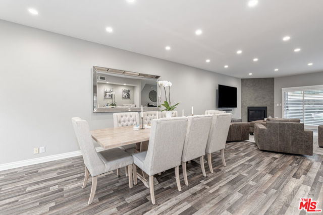 14919 Dickens Street, Sherman Oaks CA: https://media.crmls.org/mediaz/a66b0fcd-887f-426e-8917-176ed4da38a8.jpg