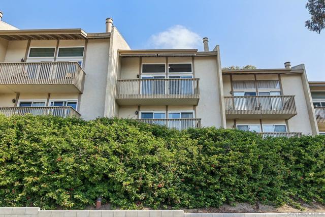 7700 Parkway Dr, La Mesa CA: https://media.crmls.org/mediaz/a66b2d03-14fb-46f8-9d13-6306a811c293.jpg