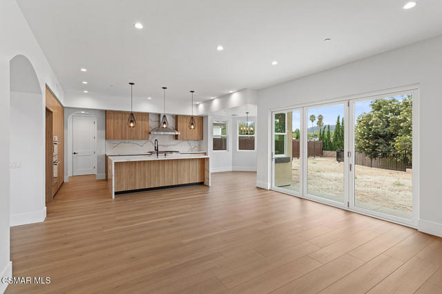 295 Toyon Court, Thousand Oaks CA: https://media.crmls.org/mediaz/a66bec4f-47d1-484e-a2f8-cbbb4442c297.jpg