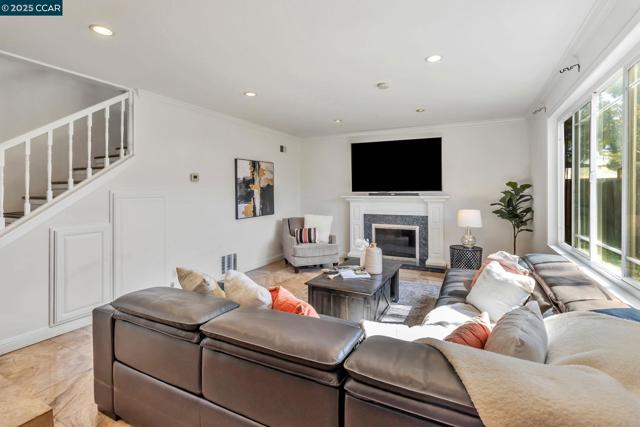 960 Live Oak Dr, Santa Clara CA: https://media.crmls.org/mediaz/a66ca249-22bf-4364-91a5-9d0fd08c430f.jpg