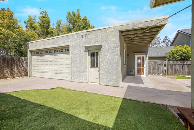 17526 Parker Rd, Castro Valley CA: https://media.crmls.org/mediaz/a66ca6d6-6187-4424-8e3e-a64de31a2299.jpg