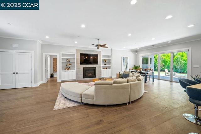 100 Alderwood Rd, Walnut Creek CA: https://media.crmls.org/mediaz/a66d0b73-66e9-4b45-b9e0-7cde1a9efdf8.jpg