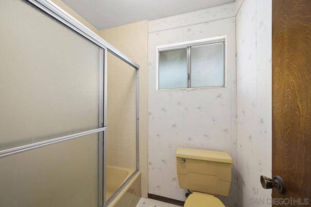3718 Barbic Ct, Spring Valley CA: https://media.crmls.org/mediaz/a66ed83f-07b6-4638-885c-9614f8f2ecc4.jpg