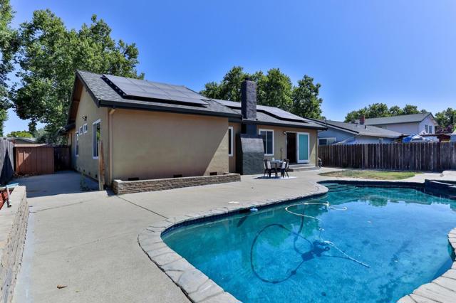 970 W 6th Street, Gilroy CA: https://media.crmls.org/mediaz/a66eea12-1feb-46e7-ac56-ac5f03a0a8c6.jpg