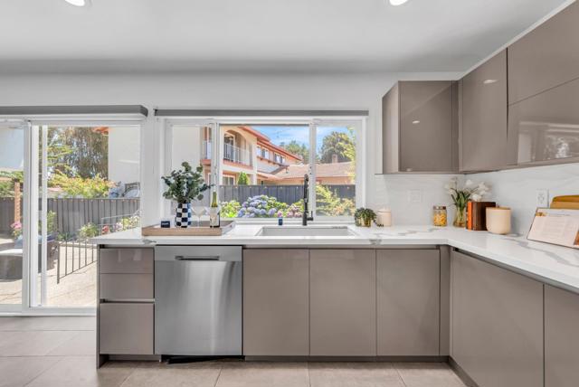 6 Whitecliff Court, San Mateo CA: https://media.crmls.org/mediaz/a66ef993-d4f0-4834-9052-bbaef7319bee.jpg