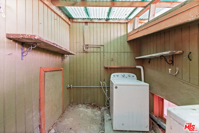 20158 Observation Drive, Topanga CA: https://media.crmls.org/mediaz/a66f1fee-b347-4355-9fc3-ca549dc7d9e5.jpg