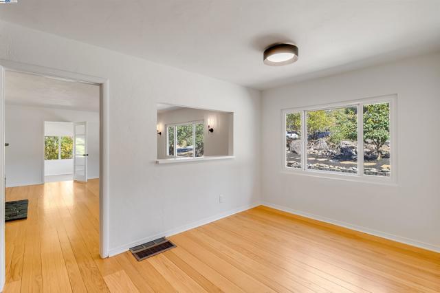 1069 Coombsville Rd, Napa CA: https://media.crmls.org/mediaz/a66f5e51-a635-4442-b616-541eb39ea4c6.jpg