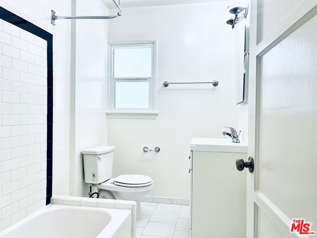 1839 N NORMANDIE Avenue, Los Angeles CA: https://media.crmls.org/mediaz/a66f8ba3-35a5-48df-8a2f-4d5a1b081a0a.jpg