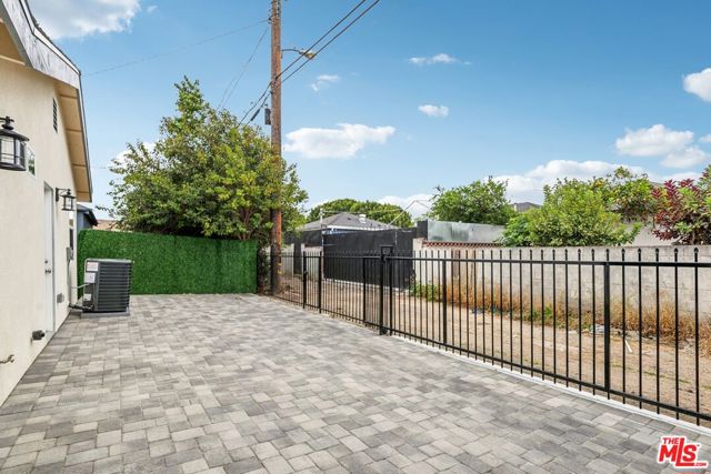 834 E 90th Street, Los Angeles CA: https://media.crmls.org/mediaz/a66fd3cc-706a-42e3-b7f4-64cbf68fbc52.jpg