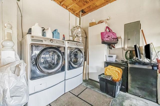 1741 Los Altos Drive, San Mateo CA: https://media.crmls.org/mediaz/a66febf2-adc7-442a-8797-ddc470f7d209.jpg