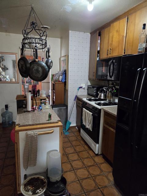 1361 California Street, Imperial Beach CA: https://media.crmls.org/mediaz/a670000a-527a-44d1-b913-692c570e2072.jpg