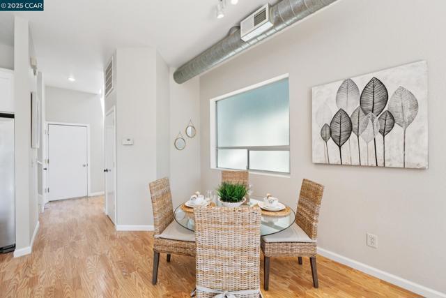 1017 45Th St, Emeryville CA: https://media.crmls.org/mediaz/a6711ddf-1d77-4fbb-aa00-5b1f82eab077.jpg