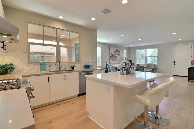 128 Parkwood, Irvine CA: https://media.crmls.org/mediaz/a6715041-b3cb-49db-bf95-e844426d80bb.jpg