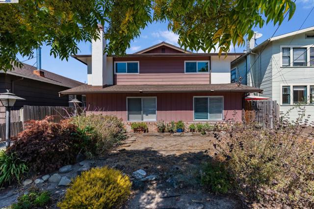 1233 Broadway, Alameda CA: https://media.crmls.org/mediaz/a6718b66-1f7d-4e6a-be9a-108e06781c44.jpg