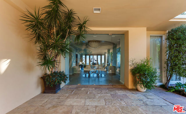 380 Trousdale Place photo 7