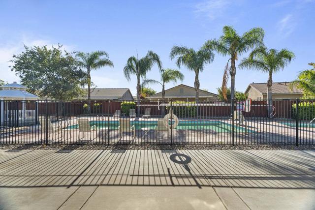 3009 La Vina Circle, Los Banos CA: https://media.crmls.org/mediaz/a6719cb7-d02b-43eb-bc43-da1665262e72.jpg