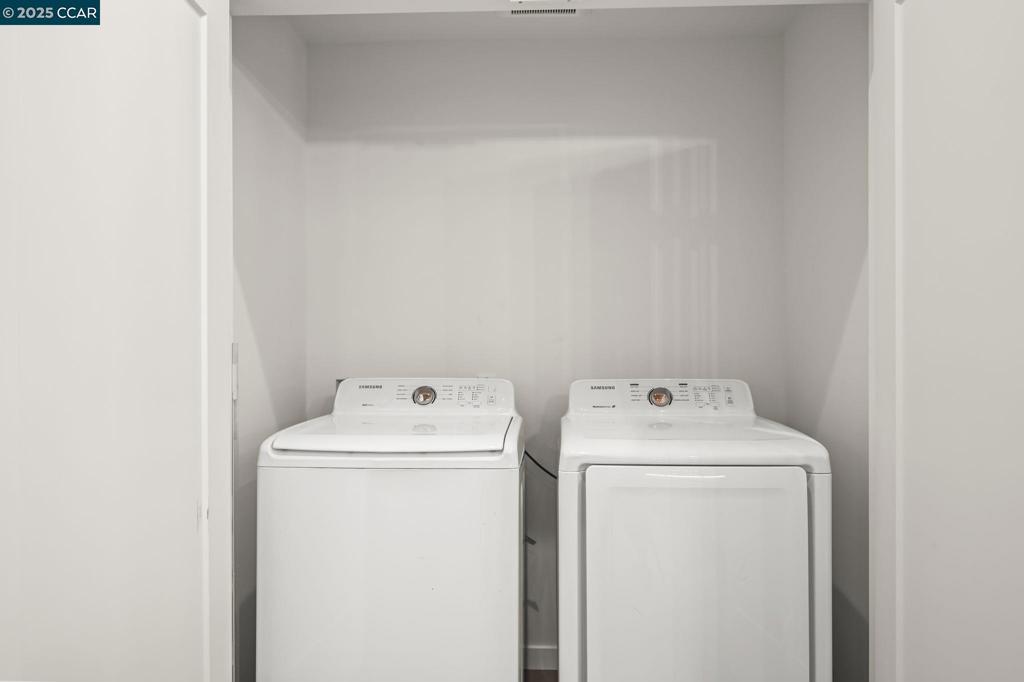 https://media.crmls.org/mediaz/a671a304-5fb8-47ad-a6b3-83c294776044.jpg?preset=X-Large
