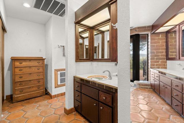 Detail Gallery Image 37 of 68 For 710 Buena Creek Rd, San Marcos,  CA 92069 - 3 Beds | 3/1 Baths