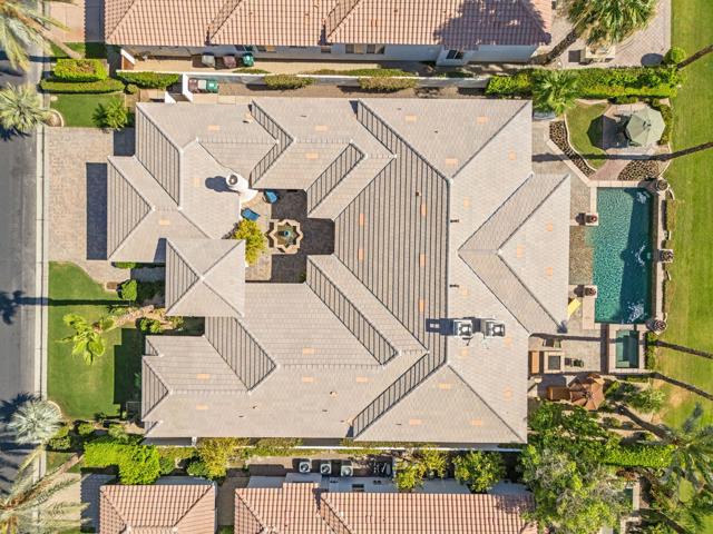 51464 Marbella Court, La Quinta CA: https://media.crmls.org/mediaz/a6725bd0-2a1f-41eb-b49e-fd9682d54609.jpg