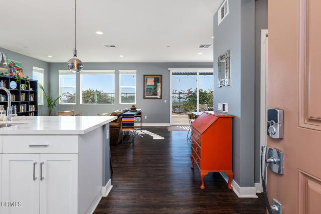 Detail Gallery Image 3 of 35 For 11825 Terra Vista Way #133,  Sylmar,  CA 91342 - 3 Beds | 2/1 Baths