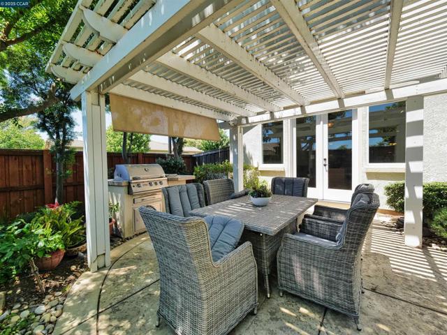 335 Suez Canal Lane, Sacramento CA: https://media.crmls.org/mediaz/a674a525-e942-4674-9764-1684857dbe23.jpg
