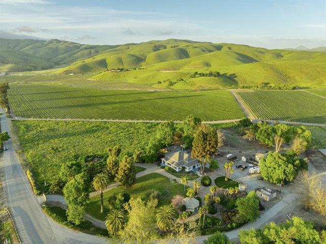 610 San Felipe Road, Gilroy CA: https://media.crmls.org/mediaz/a674be1a-5906-49f9-add2-022f4033cee2.jpg