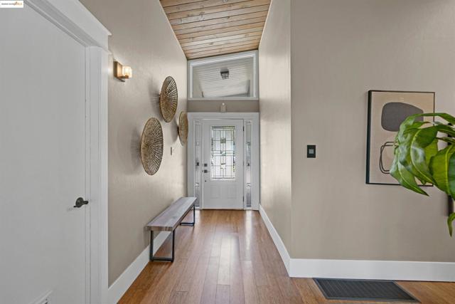 4329 Lawrence Dr, Castro Valley CA: https://media.crmls.org/mediaz/a674c2dc-420d-4089-8e61-7a054c217bbf.jpg