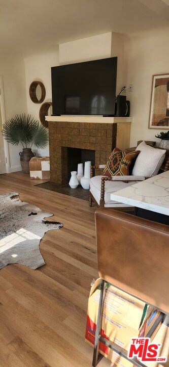 1086 West Boulevard, Los Angeles CA: https://media.crmls.org/mediaz/a6757fee-3374-4171-ae15-ef4c928d679b.jpg
