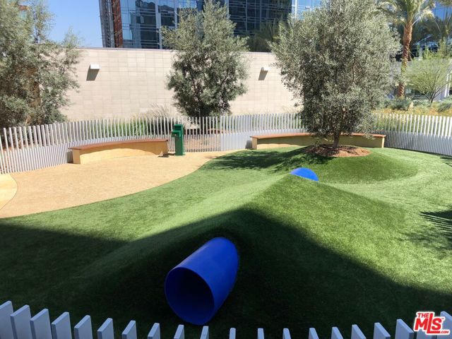 877 Francisco Street, Los Angeles CA: https://media.crmls.org/mediaz/a675960e-bc34-4739-968b-c5f5a5244f62.jpg