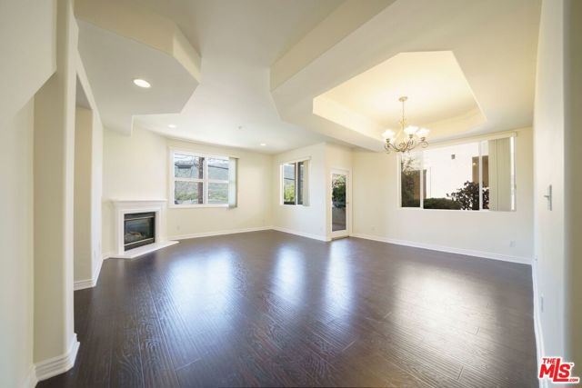 2716 Honolulu Avenue, Montrose CA: https://media.crmls.org/mediaz/a675f820-d6d4-4834-8dec-b1a93d5773b6.jpg
