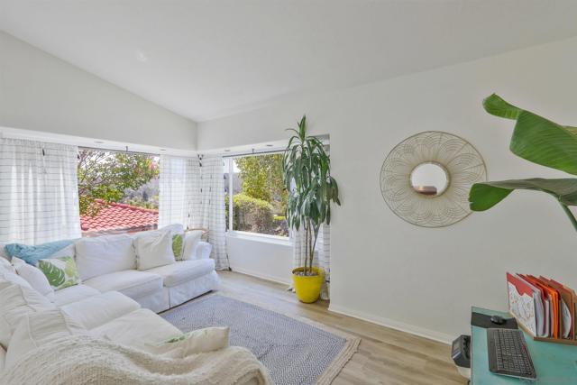 15549 Vista Vicente Dr, Ramona CA: https://media.crmls.org/mediaz/a6760af4-9199-4457-be8c-b988a67d10de.jpg
