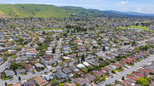 209 Carnegie Drive, Milpitas CA: https://media.crmls.org/mediaz/a6769fb6-0366-4bfb-bae2-a8a19268a6f5.jpg