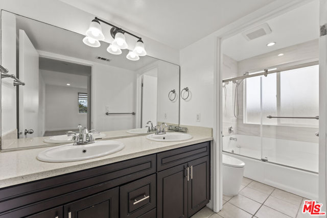 712 Pacific Street, Santa Monica CA: https://media.crmls.org/mediaz/a67794bd-6ec4-4575-b0e9-3b25735e08be.jpg