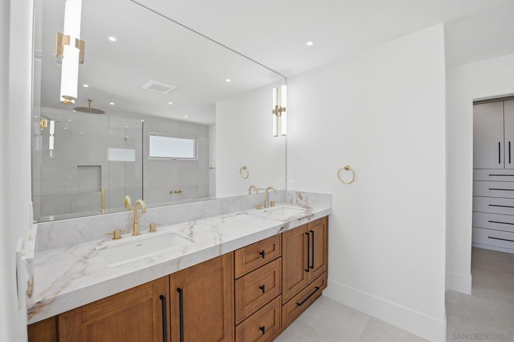 3080 Lloyd - photo 16
