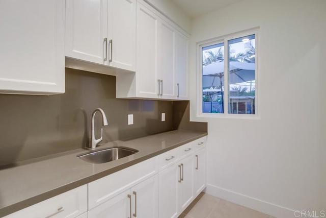 5380 Los Robles Drive, Carlsbad CA: https://media.crmls.org/mediaz/a677e78b-bc4d-4281-8f1e-63e434be3bc4.jpg