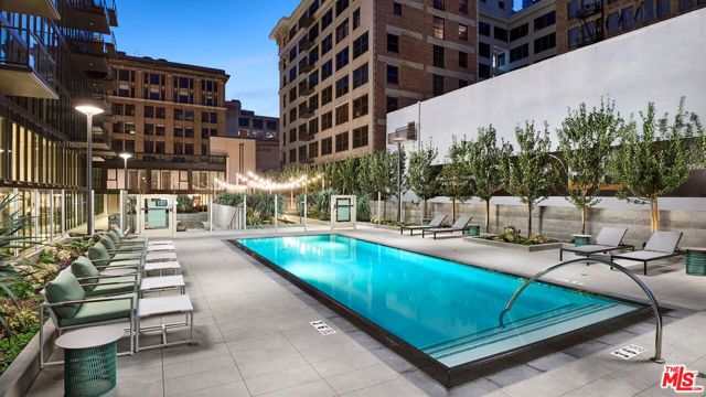 755 S Spring Street, Los Angeles CA: https://media.crmls.org/mediaz/a6780458-3b76-4f1a-993a-55fd706c6885.jpg