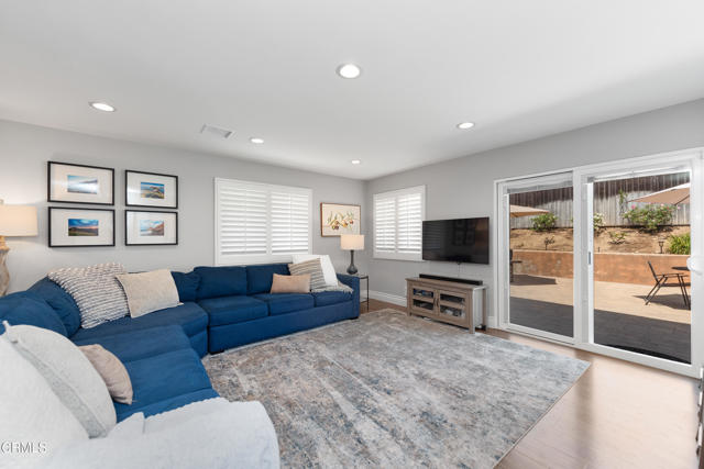 Detail Gallery Image 14 of 34 For 1525 Lyndhurst Ave, Camarillo,  CA 93010 - 4 Beds | 2/1 Baths